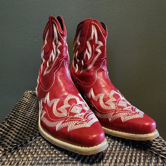 Red Ankle High Womens Boots - Picture 2 of 4